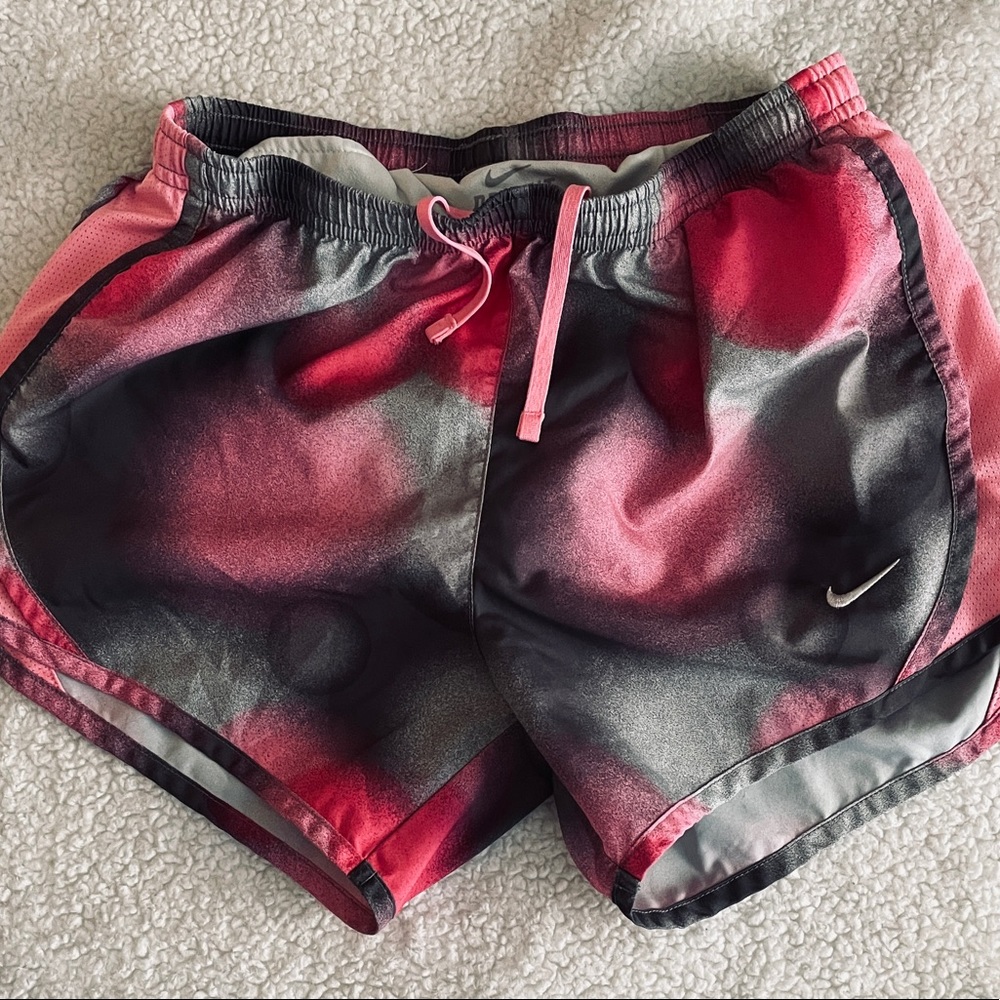 NIKE GIRLS Shorts Size L
